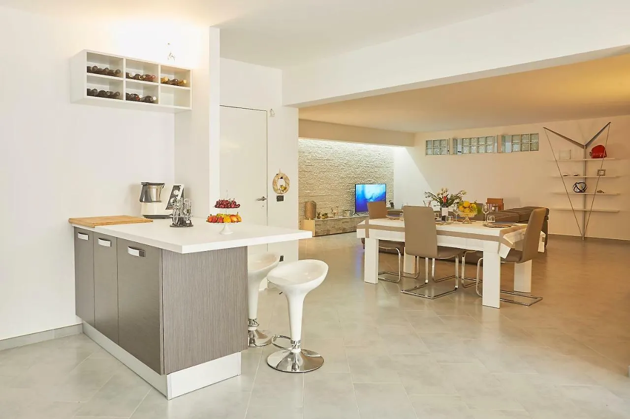Appartamento Costantino In Villa Con Piscina Trappeto  0*, Trappeto (Sicily) Italia